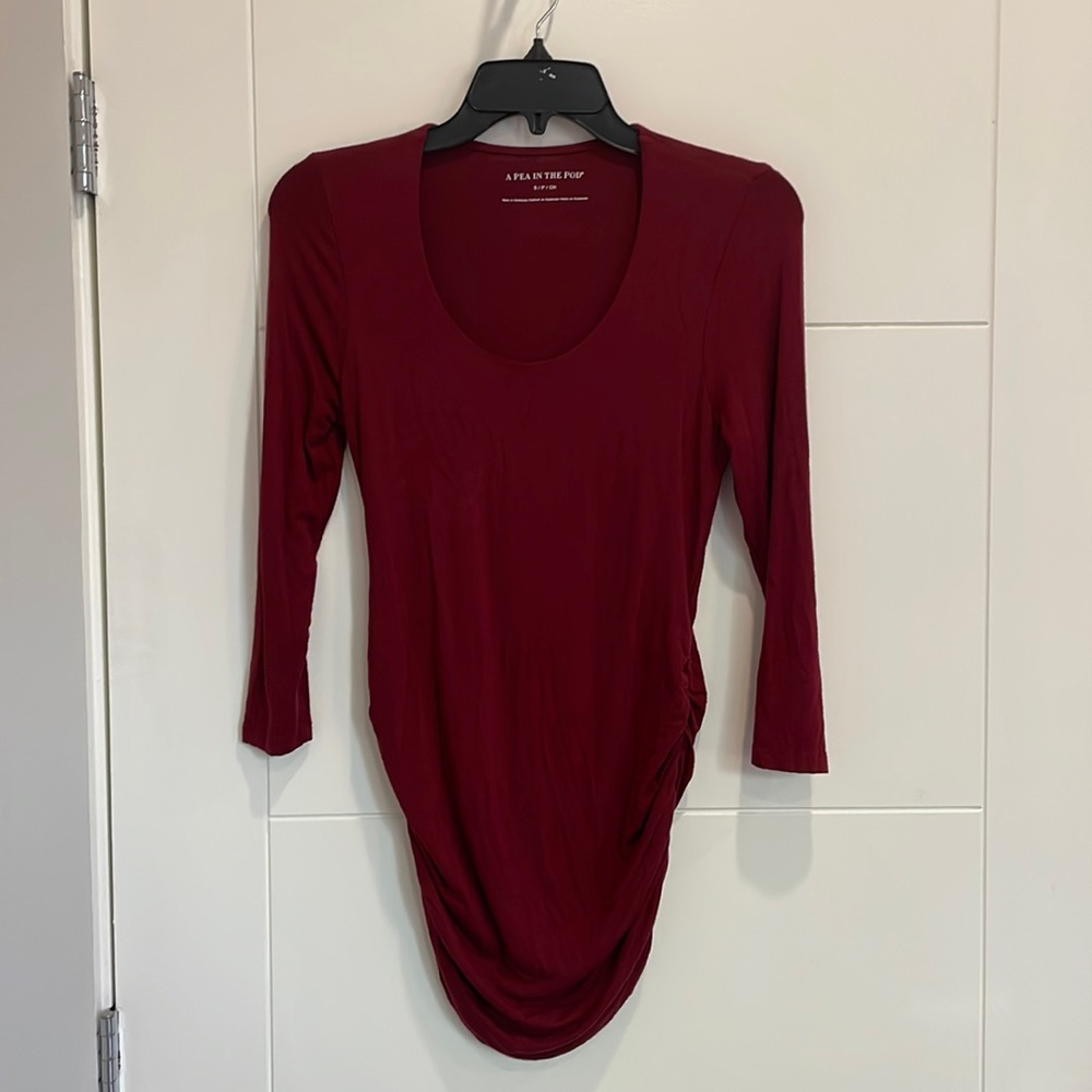A Pea in a Pod Luxessentials Ruched Three-Quarter Sleeve Maternity Top Burgundy